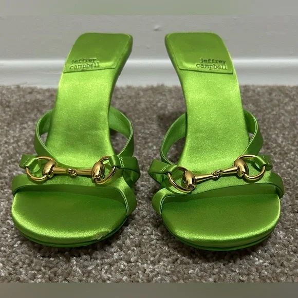 NWOT Bradshaw Buckle Heels - Picture 5 of 11